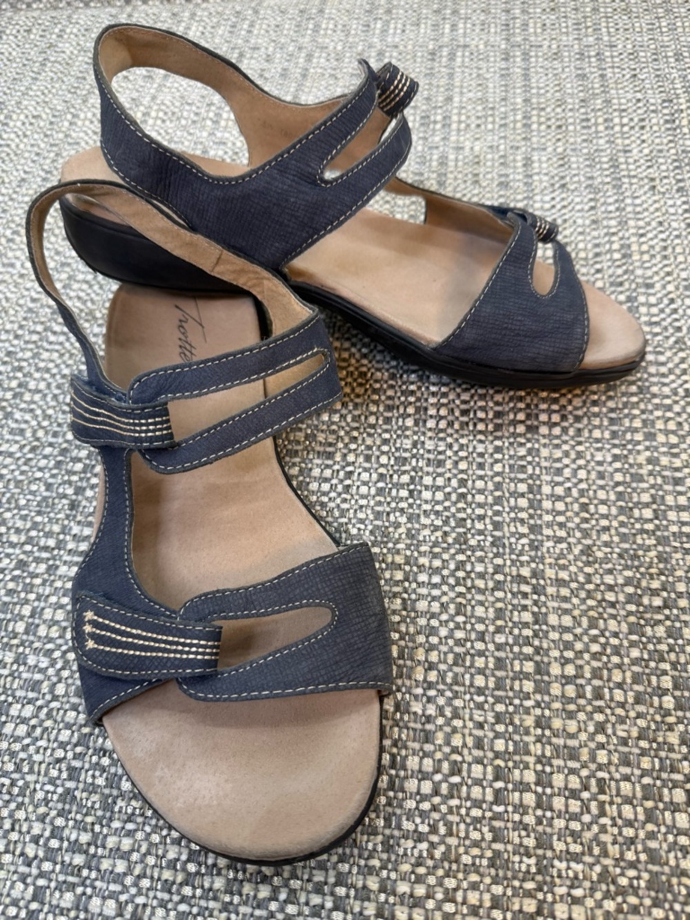 Trotters Comfort Women's Leather Slingback Sandals in Navy 7.5
